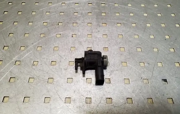 Volkswagen Touareg I Turbo solenoid valve 1J0906283C