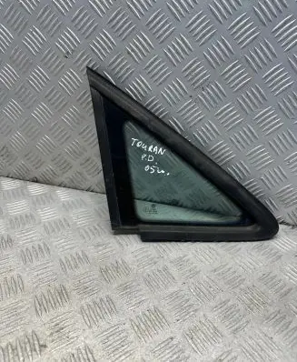 Volkswagen Touran I Front door vent window glass four-door 43R00048 DOT24AS2M68