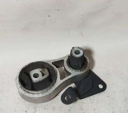 Engine mount bracket