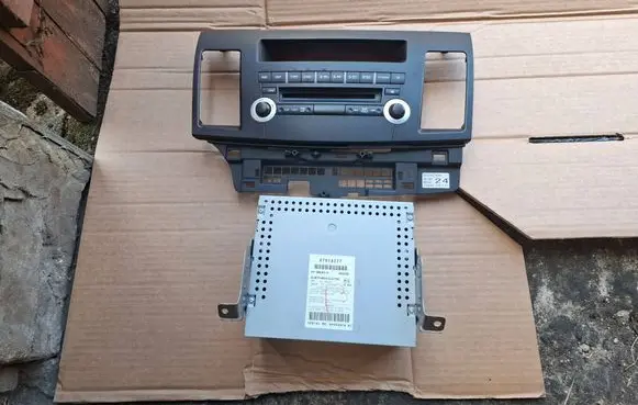 Mitsubishi Lancer VIII Radio/CD/DVD/GPS head unit 8701A277