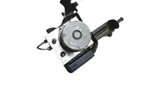 BMW X3 E83 ABS Pump 6768550 6774848