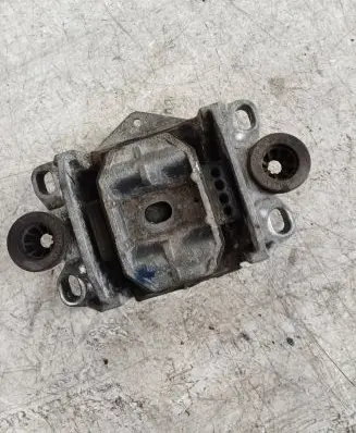 Jaguar X-Type Engine mount bracket