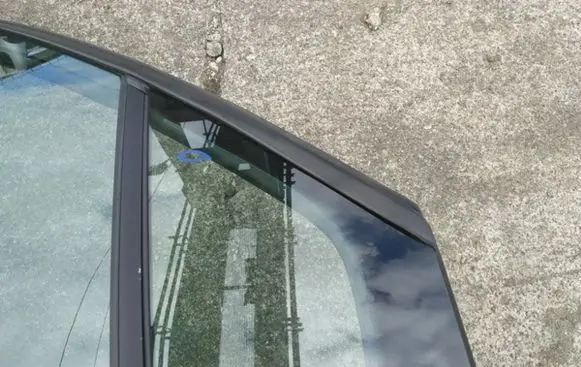 Fiat Ulysse Front door vent window glass four-door 