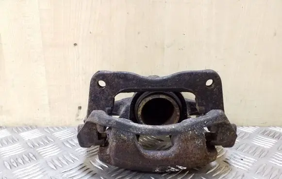 Toyota Auris E180 Front brake caliper