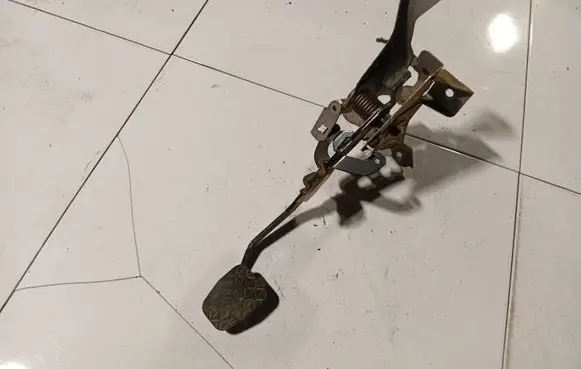 Mazda 3 I Brake pedal 
