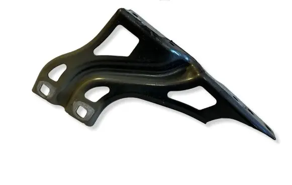Audi Q3 8U Fender mounting bracket 8U0821136