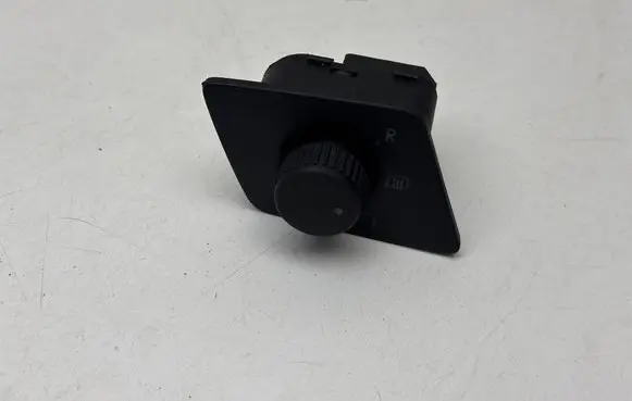 Wing mirror switch