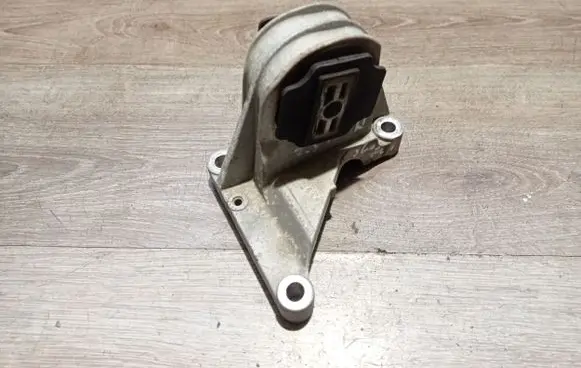 Volvo S60 Engine mount bracket 30680770