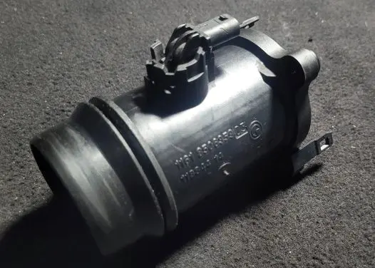BMW X3 E83 Mass air flow meter 8506359 11884414