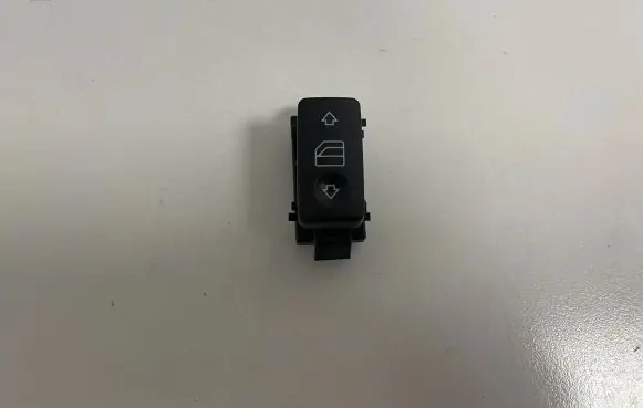 Mercedes-Benz S W220 Electric window control switch A2208213379 Q03A03432