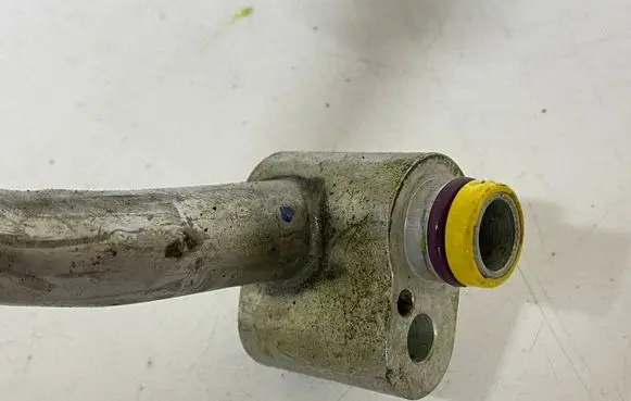 Volkswagen PASSAT B6 Air conditioning (A/C) pipe/hose