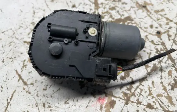 Volvo XC70 Wiper motor 1137328503