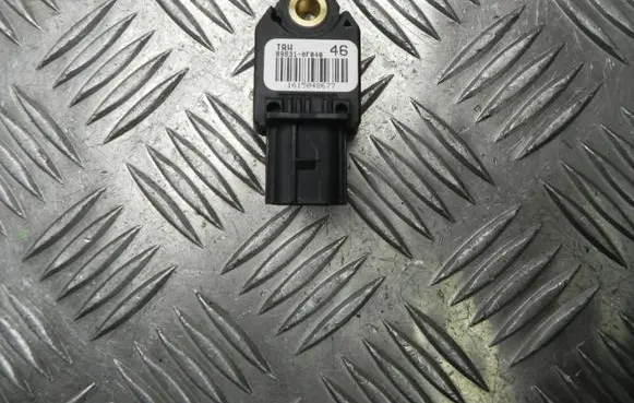 Toyota Verso Airbag deployment crash/impact sensor 898310F040 X2956