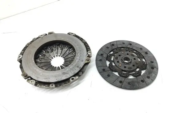 Volvo V40 Pressure plate AV617563CC