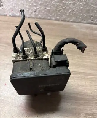 Volkswagen Golf V ABS Pump 1K0907379AC 10096003593 00005305H