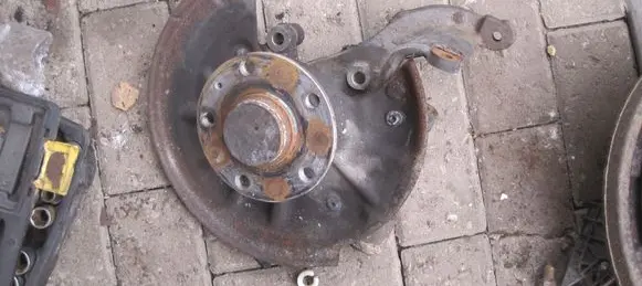 Volkswagen Golf VII Rear wheel hub