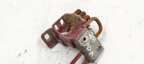 Volkswagen Jetta V Front door lower hinge 