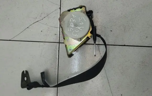 Ford Focus Front seatbelt 33035173