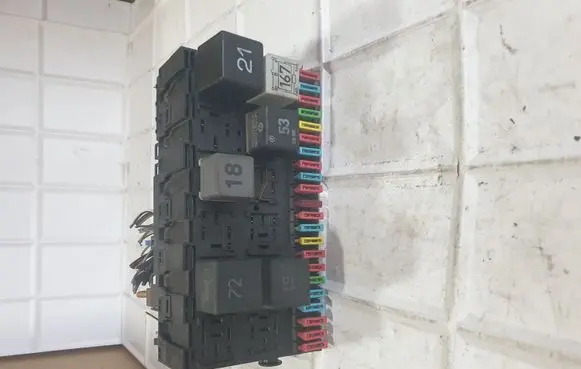 Seat Ibiza II (6k) Fuse module 6K6937025AR 68383155508