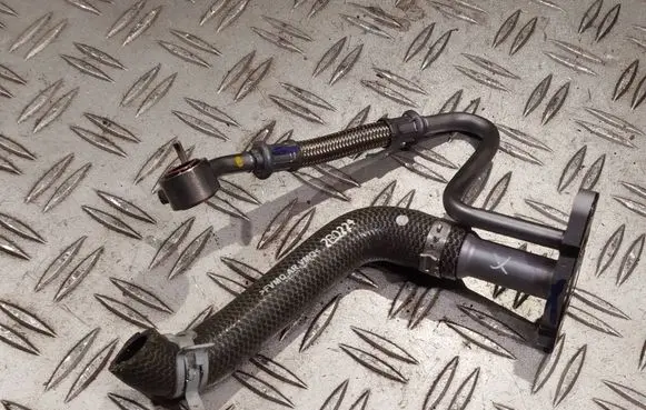 Coolant pipe/hose