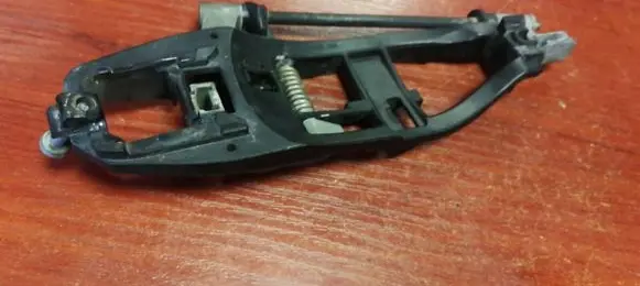 BMW 3 E46 Front door exterior handle/bracket 8253454
