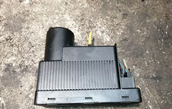 Mercedes-Benz C W202 Central locking vacuum pump 2028001048 0132006344