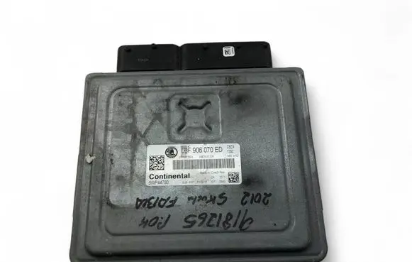 Skoda Fabia Mk2 (5J) Engine control unit/module 03F906070ED