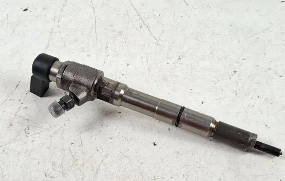 Volkswagen Touran II Fuel injector 03L130277B