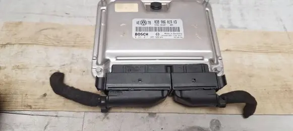 Volkswagen PASSAT B5.5 Engine control unit/module 038906019KD 0281011205 1039S01966