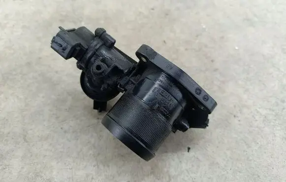 Ford Mondeo MK IV Throttle body valve 