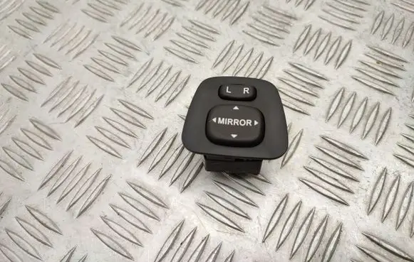 Wing mirror switch