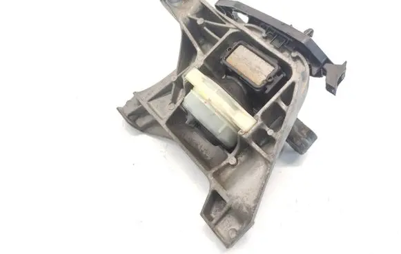 Peugeot 308 Engine mount bracket 9820296280 4A103720 A1G19C03
