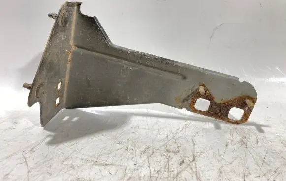 Nissan X-Trail T30 Headlight/headlamp mounting bracket 62216