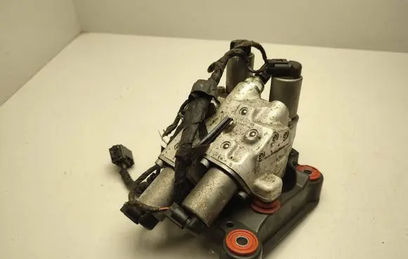 BMW 7 F01 F02 F03 F04 Active stabilizer control/valve assembly 37144077782 37146775258
