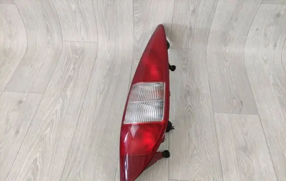Ford Mondeo Mk III Rear/tail lights 1S7113404C
