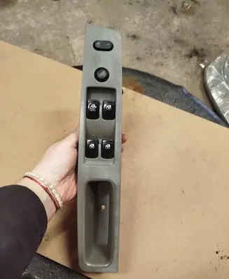 Suzuki Forenza Electric window control switch 96615366 612W18720