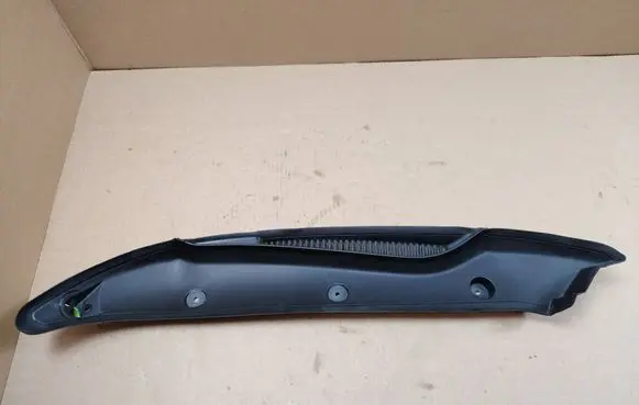 Porsche Taycan 9J1 Fender end trim 9J1854778