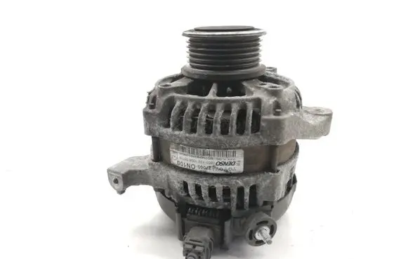 Toyota Auris E180 Generator/alternator 270600N100