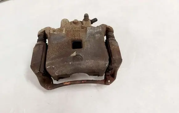 Nissan Juke I F15 Front brake caliper