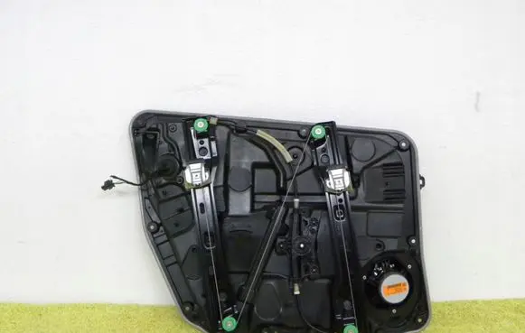 Mercedes-Benz B W246 W242 Front door window regulator with motor 920817