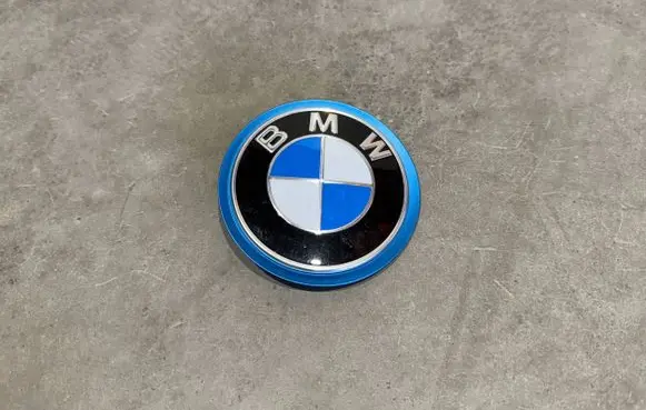 Manufacturer badge logo/emblem