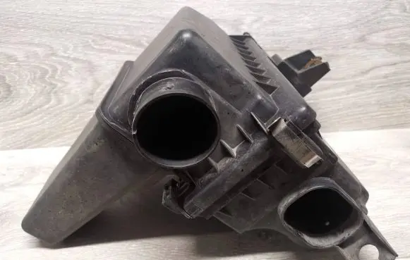 Mitsubishi Colt Air filter box A1350900301 A1340900101 130286