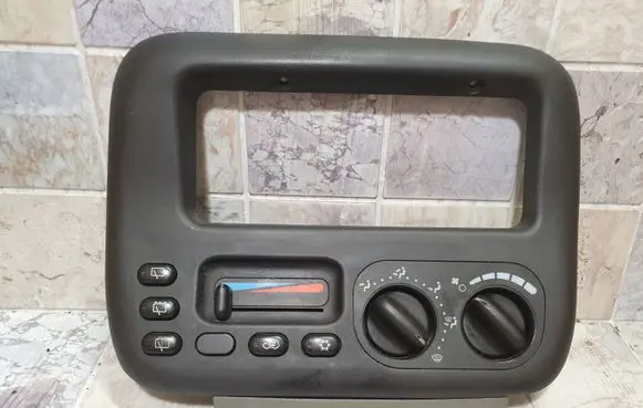 Dodge Caravan Climate control unit 04677981AB 2159
