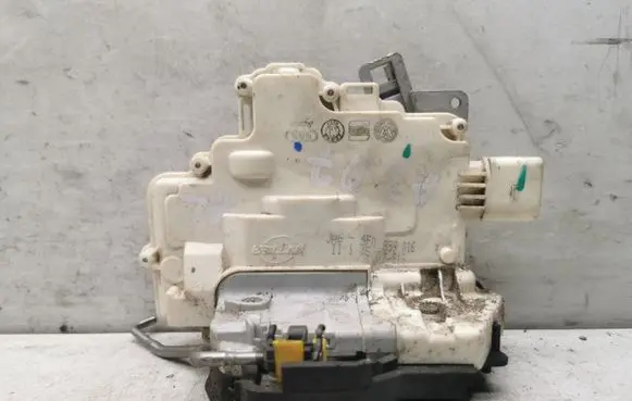 Audi A3 S3 8P Rear door lock 4F0839016