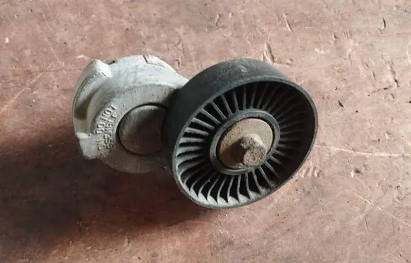 Chrysler Voyager Generator/alternator belt tensioner 4612894AC