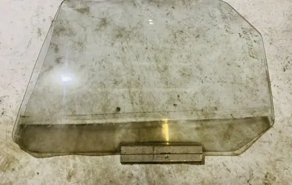 Ford Escort Rear door window glass
