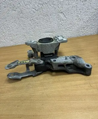 Mercedes-Benz Vito Viano W447 Engine mounting bracket A4472410713 F1741