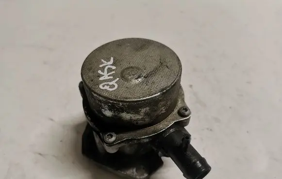 Nissan Qashqai Vacuum pump 8200577807