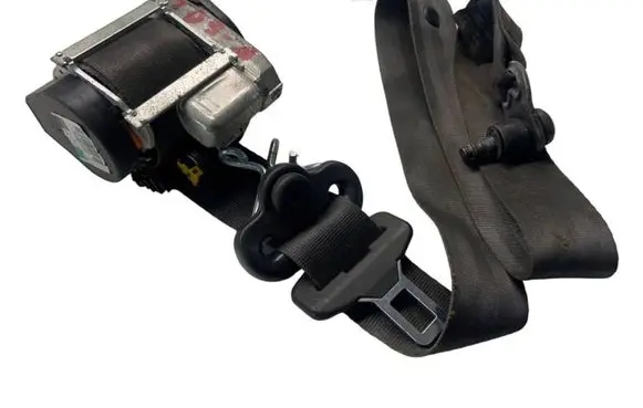 Ford Focus Front seatbelt BM5161294ACW 617231800