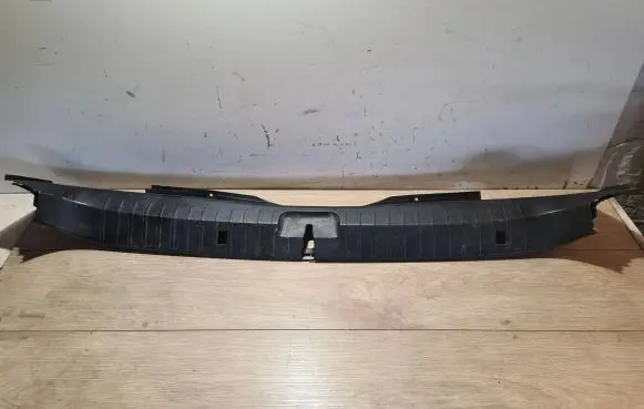 BMW 3 E46 Trunk/boot sill cover protection 8208379